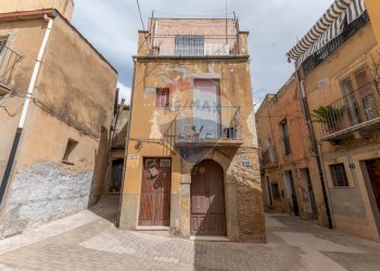 Edificio all\'aperto - Casa indipendente Via Guglia
 
57-61-63, Caltagirone - foto 2