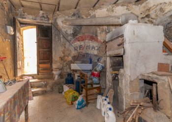 Dispensa di stoccaggio - Casa indipendente Via Guglia
 
57-61-63, Caltagirone - foto 6