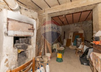 Dispensa di stoccaggio - Casa indipendente Via Guglia
 
57-61-63, Caltagirone - foto 23