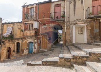 Edificio all\'aperto - Casa indipendente Via Guglia
 
57-61-63, Caltagirone - foto 25