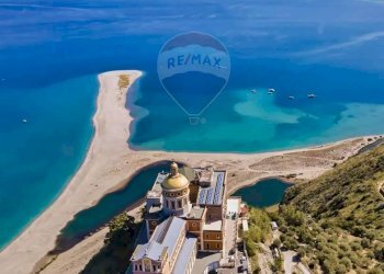 Vista dell\'acqua - Locale Commerciale Via del Sole, 17 Marinello
 
17, Patti - foto 2