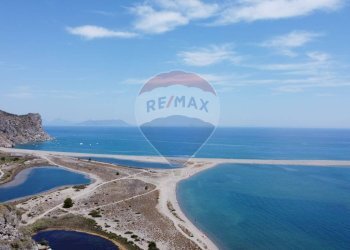 Vista dell\'acqua - Locale Commerciale Via del Sole, 17 Marinello
 
17, Patti - foto 3