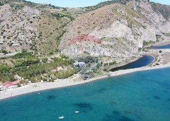 Vista dell\'acqua - Locale Commerciale Via del Sole, 17 Marinello
 
17, Patti - foto 4