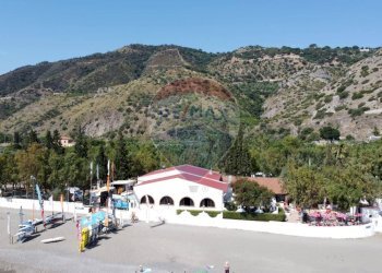 Vista delle montagne - Locale Commerciale Via del Sole, 17 Marinello
 
17, Patti - foto 6