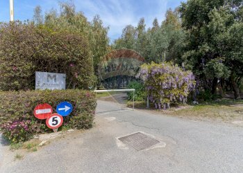 Giardino - Locale Commerciale Via del Sole, 17 Marinello
 
17, Patti - foto 14