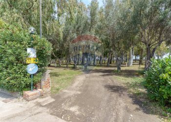 Giardino - Locale Commerciale Via del Sole, 17 Marinello
 
17, Patti - foto 15