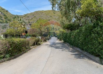 Vista delle montagne - Locale Commerciale Via del Sole, 17 Marinello
 
17, Patti - foto 16