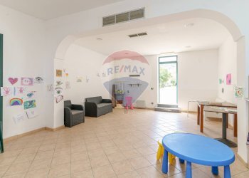 Soggiorno - Locale Commerciale Via del Sole, 17 Marinello
 
17, Patti - foto 56