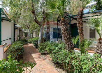 Giardino - Locale Commerciale Via del Sole, 17 Marinello
 
17, Patti - foto 66