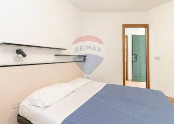 Camera / camera da letto - Locale Commerciale Via del Sole, 17 Marinello
 
17, Patti - foto 90