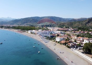 Vista dell\'acqua - Locale Commerciale Via del Sole, 17 Marinello
 
17, Patti - foto 123