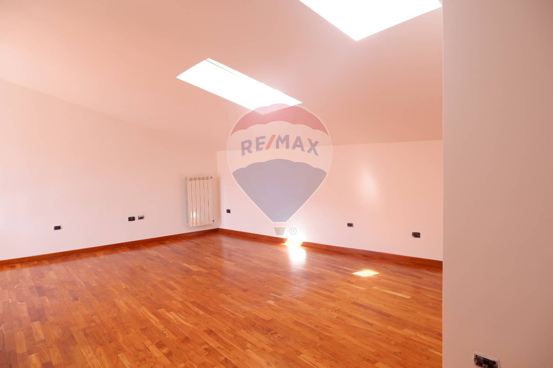 Salone - Villa Bifamiliare Via A.S. Mazzocchi
 
1, Caserta - foto 3