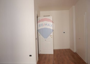 Camera matrimoniale - Villa Bifamiliare Via A.S. Mazzocchi
 
1, Caserta - foto 17