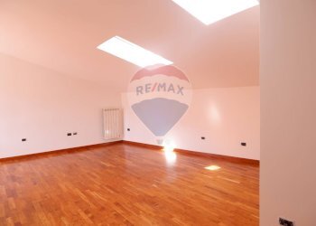 Salone - Villa Bifamiliare Via A.S. Mazzocchi
 
1, Caserta - foto 3