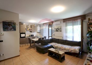 Sala da pranzo - Trilocale via Cassinone
 
7, Seriate - foto 3