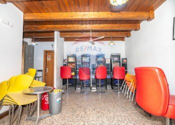 Sala da pranzo - Cafeteria - Cold Bar Piazza San Giuseppe
 
4, Mazzarrone - photo 14