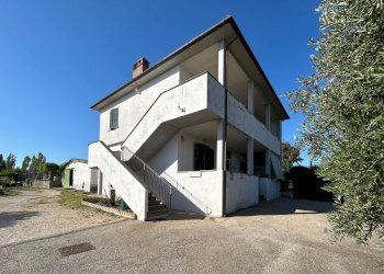 Casa all\'aperto - Villa Via Dei Rutuli, Aprilia - foto 1
