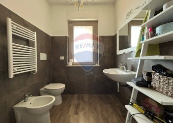 Bagno - Three-room apartment via fiume
 
16, Aprilia - photo 13