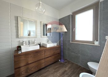 Bagno - Three-room apartment via fiume
 
16, Aprilia - photo 31