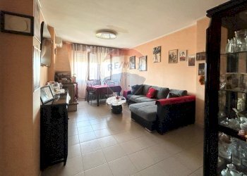 Soggiorno - Trilocale Via Lione
 
1, Aprilia - foto 2