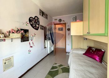 Camera / camera da letto - Trilocale Via Lione
 
1, Aprilia - foto 18
