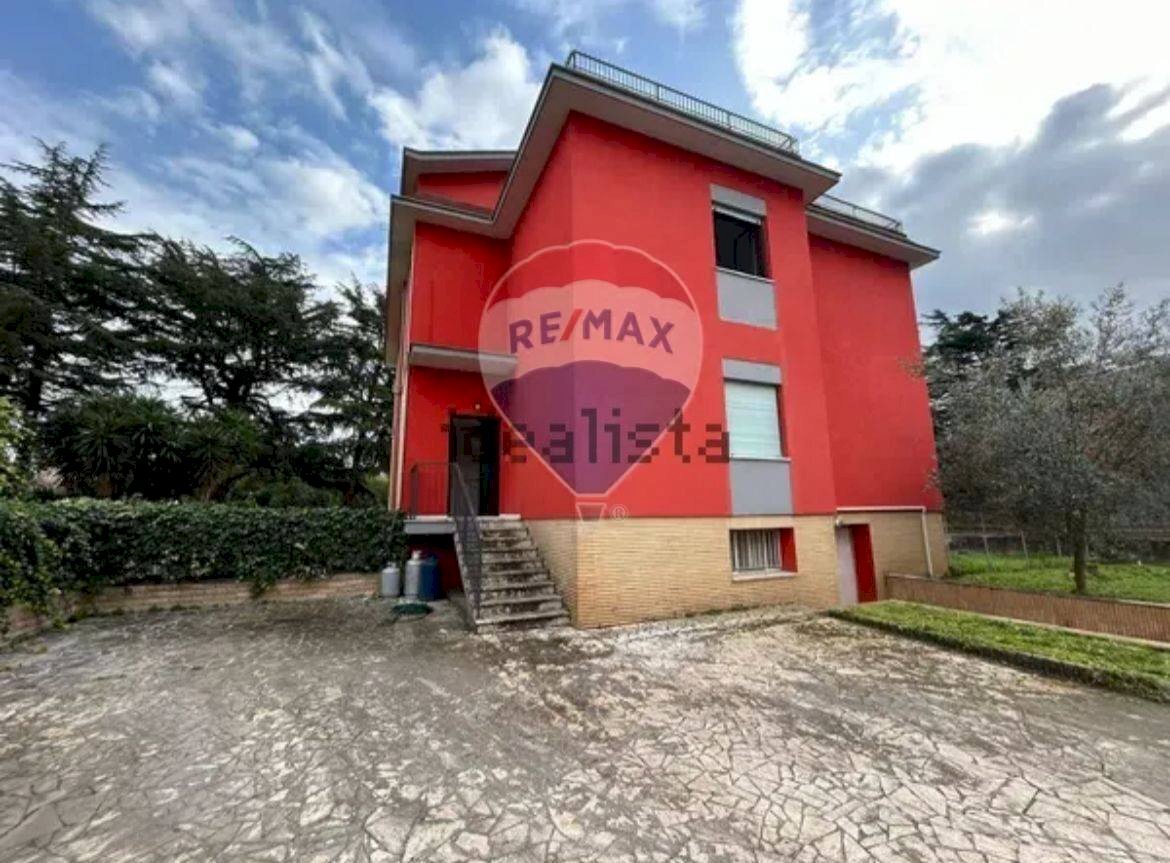 Casa all\'aperto - Casa semi indipendente via nettunense
 
112, Aprilia - foto 1