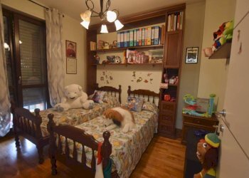 Camera da letto - Quadrilocale via San Fiorenzo, 33, Mondovì - foto 8