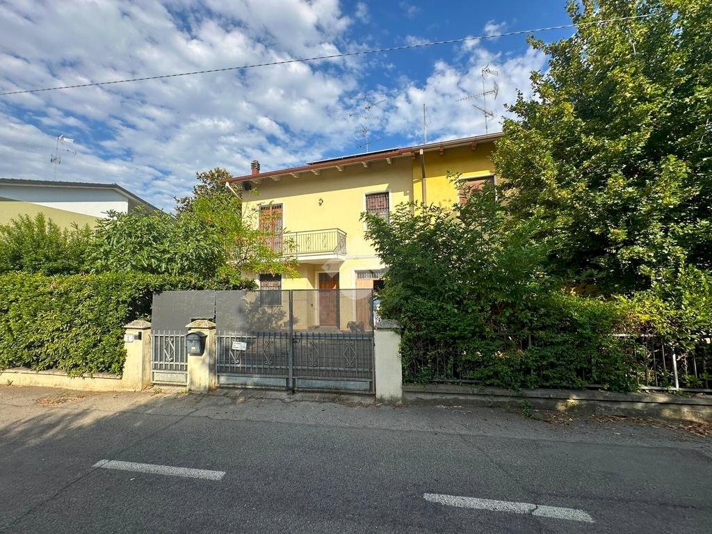 Portion of a house Via Eugenio Montale, Medolla - photo 2