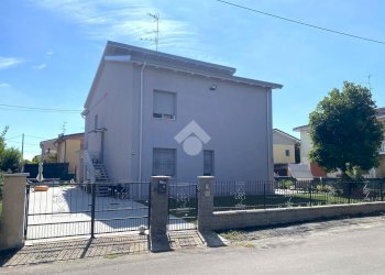 Villa Via Giovanni Caboto, Mirandola - foto 1