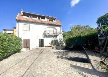 Foto 1 - Attico via l'aquila
 
48, L'Aquila - foto 1