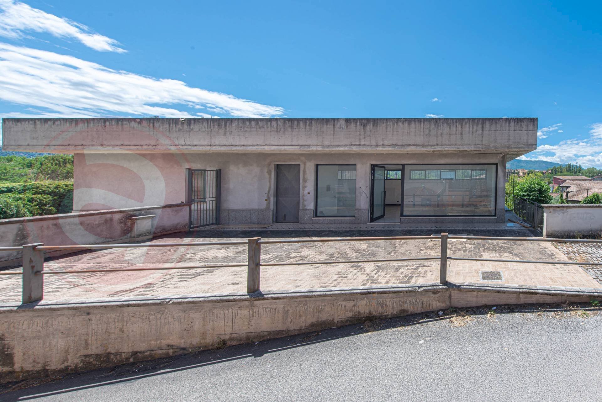 Foto 1 - Locale Commerciale Via Riviera Liri Primo
 
8, Ceprano - foto 1