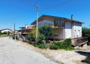Casa all\'aperto - Casa indipendente Contrada Villa Andreoli
 
196, Lanciano - foto 169