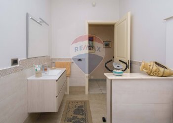 Bagno - Villa Contrada Cannarozzo
 
snc, Piazza Armerina - foto 20