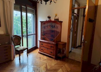 Camera / camera da letto - Quadrilocale Via Pavone
 
2A, Ivrea - foto 9