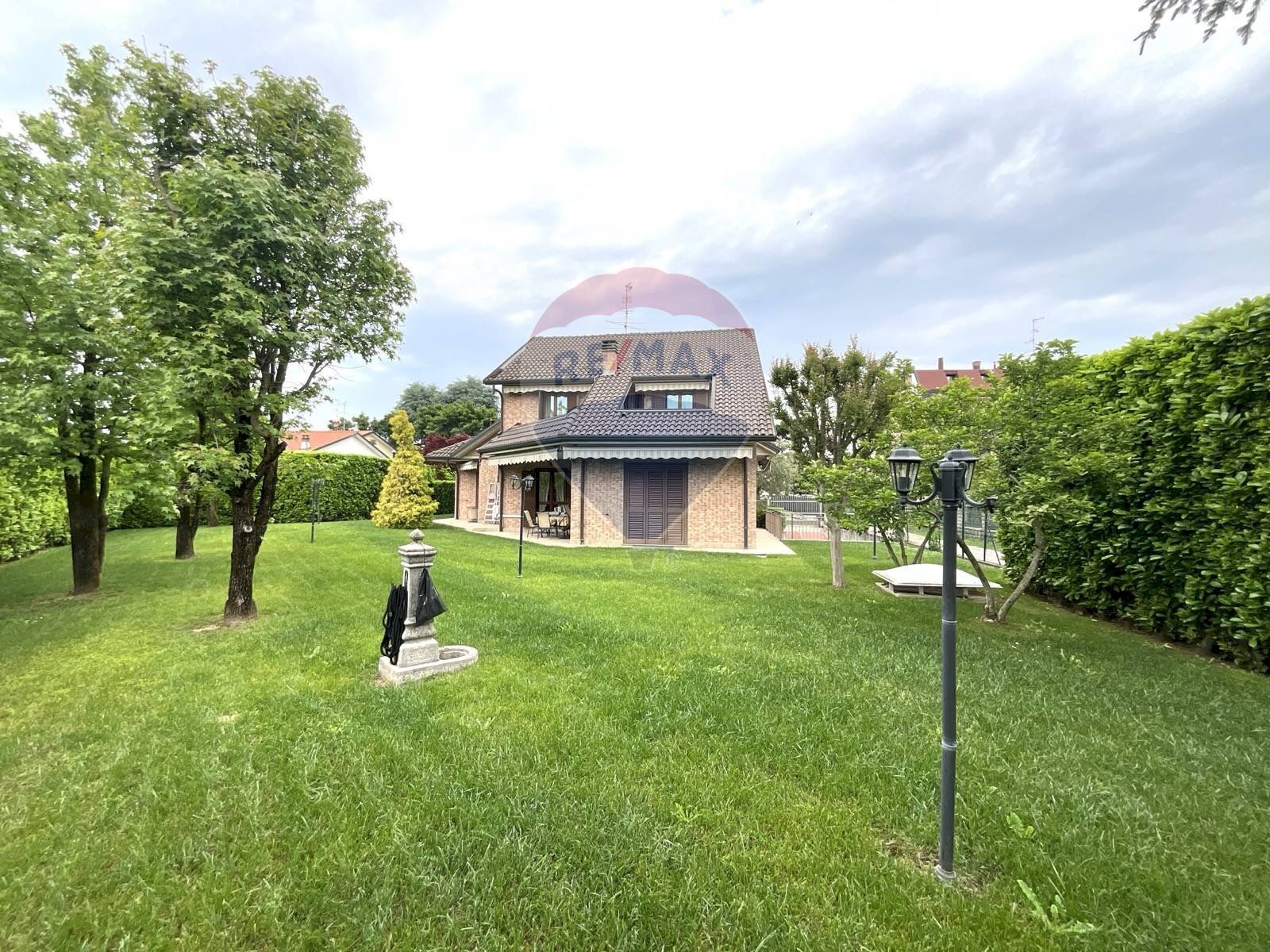 Casa all\'aperto - Villa Via Enrico Toti
 
350, Caronno Pertusella - foto 1