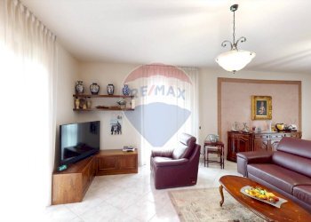 Soggiorno - Villa Via Enrico Toti
 
350, Caronno Pertusella - foto 3