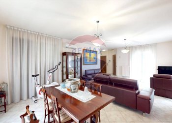 Sala da pranzo - Villa Via Enrico Toti
 
350, Caronno Pertusella - foto 5