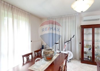 Sala da pranzo - Villa Via Enrico Toti
 
350, Caronno Pertusella - foto 6