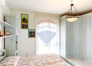 Camera / camera da letto - Villa Via Enrico Toti
 
350, Caronno Pertusella - foto 16