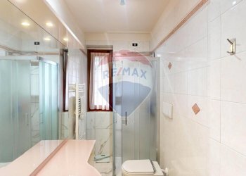 Bagno - Villa Via Enrico Toti
 
350, Caronno Pertusella - foto 20