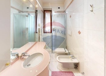 Bagno - Villa Via Enrico Toti
 
350, Caronno Pertusella - foto 21