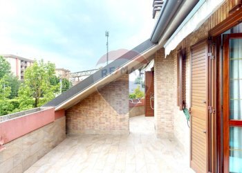 Terrazza - Villa Via Enrico Toti
 
350, Caronno Pertusella - foto 27