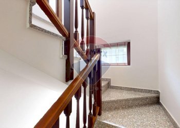 Scale - Villa Via Enrico Toti
 
350, Caronno Pertusella - foto 35