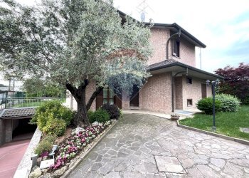 Casa all\'aperto - Villa Via Enrico Toti
 
350, Caronno Pertusella - foto 47