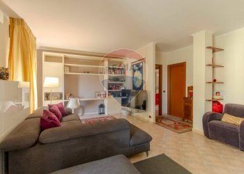 Soggiorno - Quadrilocale Via Antonio De Curtis
 
9, Bari - foto 3