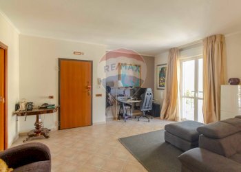 Soggiorno - Quadrilocale Via Antonio De Curtis
 
9, Bari - foto 4