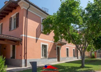 Facciata - Villa via San Giacomo, 1, Busca - foto 6