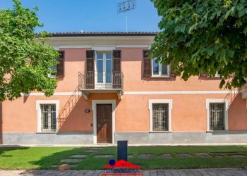 Facciata - Villa via San Giacomo, 1, Busca - foto 7