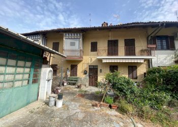 Facciata - Rustico via Gibellini, Pecetto Torinese - foto 1