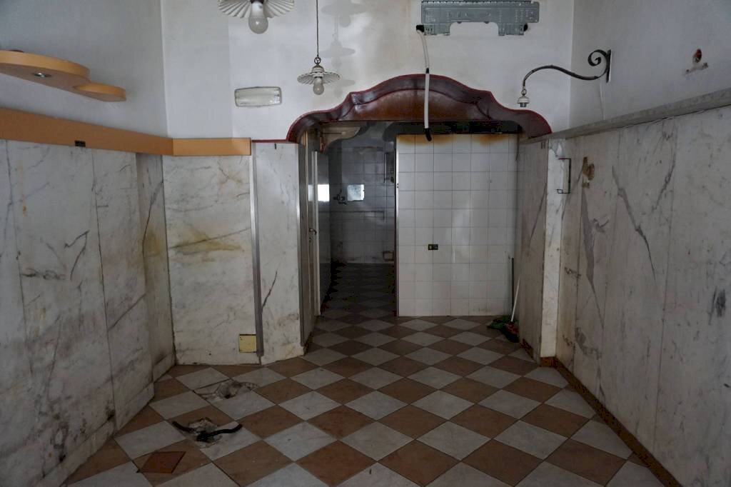 Interno non residenziale - Negozio via Luigi Dottesio, 56r, Genova (zona Sampierdarena) - foto 3